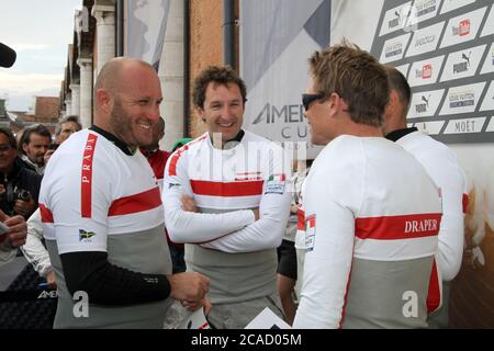 VENEDIG, ITALIEN - MAI 12: Prada Luna Rossa Team während der Venice 2012 - America's Cup World Series am 12. Mai 2012 in Venedig, Italien Stockfoto