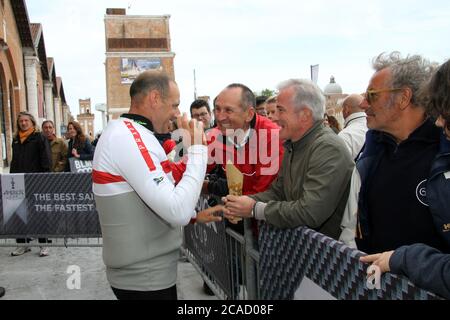 VENEDIG, ITALIEN - MAI 12: Prada Luna Rossa Team während der Venice 2012 - America's Cup World Series am 12. Mai 2012 in Venedig, Italien Stockfoto