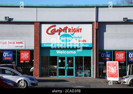 Carmarthen, Wales, UK – 2. Januar 2017: Carpetright Logo-Werbeschild an seinem Einzelhandel Supermarkt Geschäfte in etwas außerhalb der Innenstadt Stock Pho Stockfoto