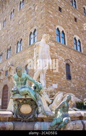 Fontana del Nettuno / Neptunbrunnen Skulptur von Bartolomeo Ammannati auf der Piazza della Signoria Florenz Stockfoto