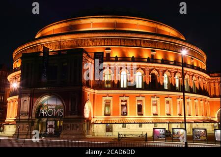 London, Großbritannien, 9. August 2007 : Royal Albert Hall at Night in Kensington, die eine führende klassische Musik Veranstaltungsort Konzertsaal Theater und die Heimat der Th Stockfoto