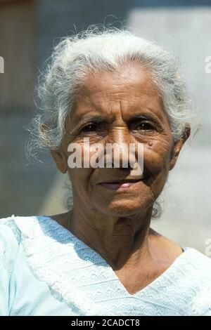 Ältere hispanische Frau posiert für Porträt in Copan Ruinas, Honduras. ©Bob Daemmrich Stockfoto