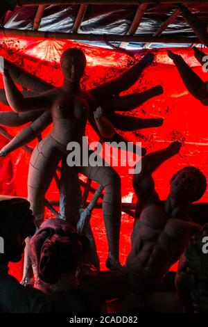 Unvollendeter Ton Idol der Hindu-Göttin Durga mit Verwendung von selektivem Fokus Stockfoto