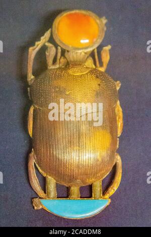 Ägypten, Kairo, Tutanchamon Schmuck, aus seinem Grab in Luxor : Ein Korb, ein Scarab und eine Sonnenscheibe bilden zusammen einen Namen von Tutanchamon. Stockfoto