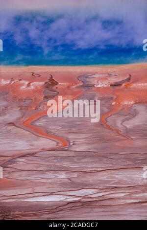 Nahaufnahme der Grand Prismatic Spring im Midway Geyser Basin Stockfoto