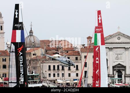 VENEDIG, ITALIEN - MAI 20: Ein AC45 Katamaran am letzten Tag der Venice 2012 - America's Cup World Series am 20. Mai 2012 in Venedig, Italien Stockfoto