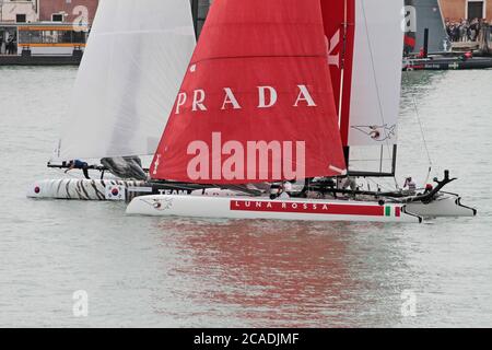 VENEDIG, ITALIEN - MAI 20: Ein AC45 Katamaran am letzten Tag der Venice 2012 - America's Cup World Series am 20. Mai 2012 in Venedig, Italien Stockfoto