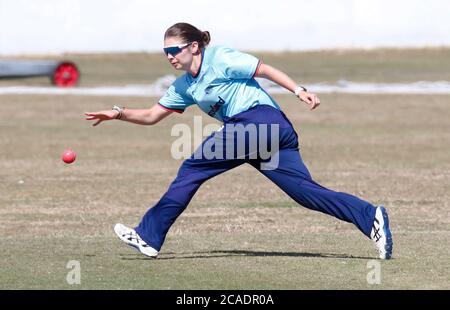 MAIDSTONE, Großbritannien, AUGUST 06: Essex Women's Beth Dodd während der Women's London Championship zwischen Kent Women CCC und Essex Women im Mote Cricket Club, Maidstone am 06.August 2020 Credit: Action Foto Sport/Alamy Live News Stockfoto