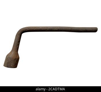 Alter rostiger Rundschlüssel auf weißem, isoliertem Hintergrund Stockfoto