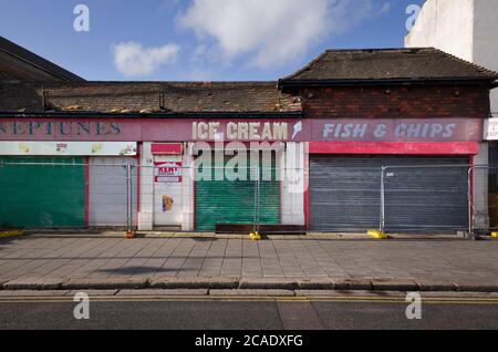 Geschlossen und verladen Eisdiele und Geschäfte in Herne Bay, Kent, England. Stockfoto