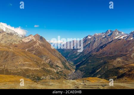 Alpen Berglandschaft neben Zermatt an einem schönen Tag in der Schweiz Stockfoto