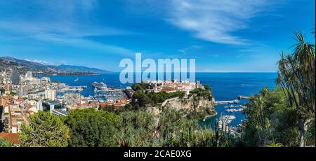 Panoramablick auf den Prinzenpalast in Monte Carlo an einem Sommertag, Monaco Stockfoto