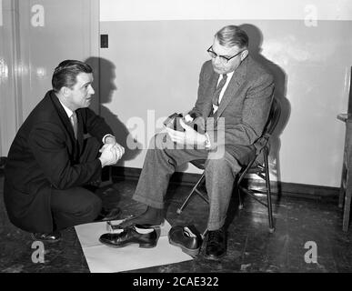 Alte Schwarze Schuhe Der Alten Herren Stockfotografie Alamy