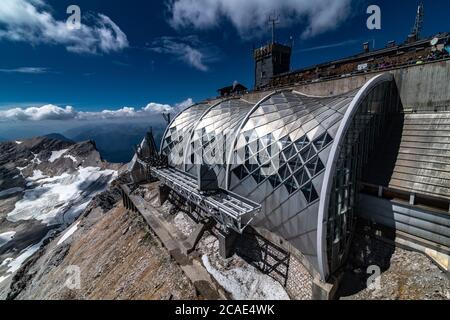 Bergstation auf dem Zugspitzgipfel in Bayern, Deutschland Stockfoto