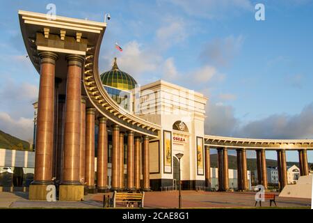 Juschno-Sachalinsk, Russland - 29. August 2019. Museum und Memorial Complex Sieg zu Ehren des Sieges im Zweiten Weltkrieg Seitenansicht. Stockfoto