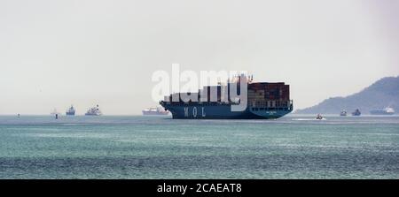 Das Containerschiff MOL Matrix auf dem Weg in den Pazifik Durch den Panamakanal gegangen Stockfoto