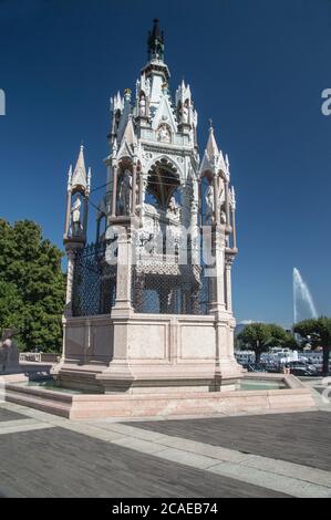 Brunswick Monument, Genf, Schweiz mit dem Jet d'Eau im Hintergrund. Stockfoto