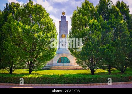 Budapest, Ungarn, August 2019, Denkmal für die sowjetischen Soldaten für die Befreiung Ungarns im Zweiten Weltkrieg von der deutschen Besatzung auf dem Platz der Freiheit Stockfoto