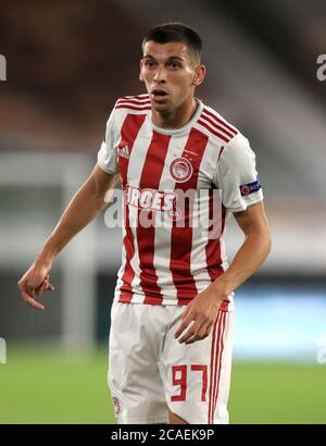 Olympiakos' Lazar Randjelovic während der UEFA Europa League Runde von 16 zweiten Beinspiel im Molineux Stadium, Wolverhampton. Donnerstag, 6. August 2020. Siehe PA Geschichte SOCCER Wolves. Bildnachweis sollte lauten: Mike Egerton/PA Wire. Stockfoto