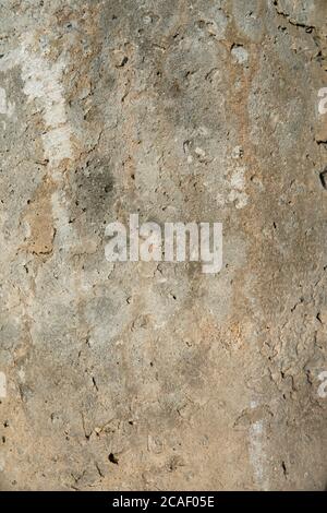 Natürliche Textur, Steinhintergrund, goldenes Licht und untergehende Sonne, Risse und Löcher in Stein, Naturstein, Muster und Texturen auf Stein, Stockfoto