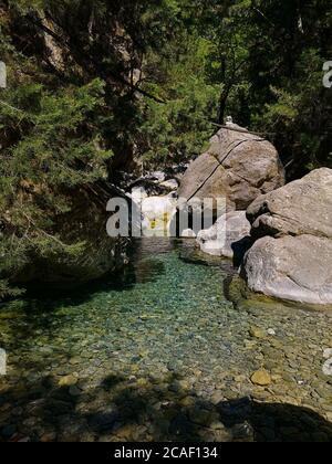 Ein atemberaubender Blick auf die Landschaft und den Fluss Südkreta Stockfoto