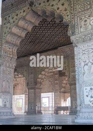 DELHI, INDIEN - 15. MÄRZ 2019: Das Innere der Diwan-i-Khas-Kammer an der roten Festung Stockfoto