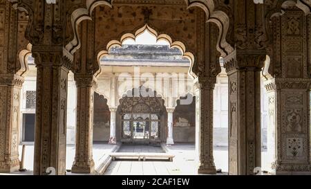 DELHI, INDIEN - 15. MÄRZ 2019: Die Diwan-i-Khas der roten Festung im alten delhi Stockfoto