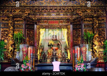 Taipei Taiwan - Dalongdong Baoan Tempel goldene buddha-Skulptur Stockfoto