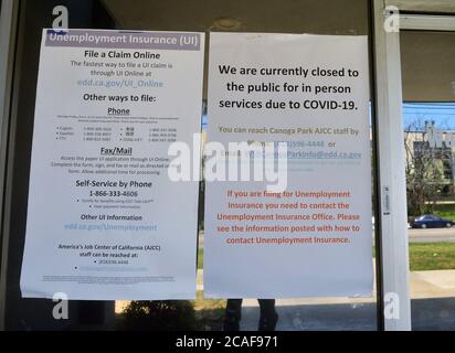 Canoga Park, Usa. August 2020. Arbeitslose Arbeitnehmer, die kamen, um Informationen über ihre Arbeitslosenquote Anspruch, kam nur zu finden, die California Employment Development Department Büro in Canoga Park, Kalifornien geschlossen am Donnerstag, 6. August 2020. Weitere 1.2 Millionen US-Arbeiter haben für neue Arbeitslosengeld eingereicht, sagte das Arbeitsministerium in seinem wöchentlichen Bericht Donnerstag. Foto von Jim Ruymen/UPI Kredit: UPI/Alamy Live Nachrichten Stockfoto