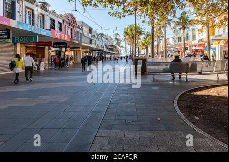 Sydney NSW Australien 9. Juli 2020 - Manly der Corso an einem sonnigen Winternachmittag Stockfoto