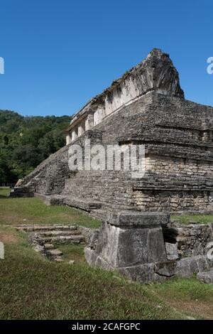 Der Palast in den Ruinen der Maya-Stadt Palenque, Nationalpark Palenque, Chiapas, Mexiko. Ein UNESCO-Weltkulturerbe. Stockfoto