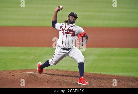 Atlanta, Georigia, USA. 06. August 2020: Atlanta Braves Pitcher Touki Toussaint liefert einen Pitch während des siebten Innings eines MLB-Spiels gegen die Toronto Blue Jays im Truist Park in Atlanta, GA. Austin McAfee/CSM Credit: CAL Sport Media/Alamy Live News Stockfoto