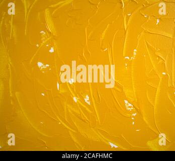 Acryl gelbe Farbe Malerei abstrakt auf Leinwand. Handgezeichnete Kunst. Flat Lay, Overlay, Hintergrund, Kunstwerk, Textur Hintergrund Konzept. Speicherplatz kopieren. Stockfoto