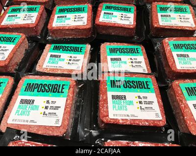 Impossible Foods Marke pflanzenbasierte Impossible Burger für vegane Kunden in der Fleischabteilung des Lebensmittelgeschäftes - San Jose, Kalifornien, USA - Stockfoto