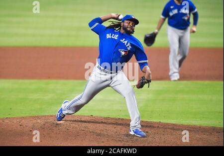 Atlanta, Georigia, USA. 06. August 2020: Toronto Blue Jays Pitcher Rafael Dolis liefert einen Pitch während des siebten Innings eines MLB-Spiels gegen die Atlanta Braves im Truist Park in Atlanta, GA. Austin McAfee/CSM Credit: CAL Sport Media/Alamy Live News Stockfoto