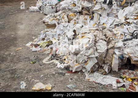 Riesige Haufen von Schwämmen als Industrieabfallkonzept Stockfoto