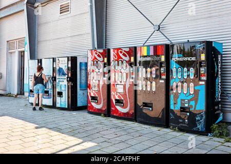 Montreal, Kanada - Juni 2018: Getränkeautomaten auf der Straße im alten Hafen in Montreal, Quebec, Kanada. Stockfoto