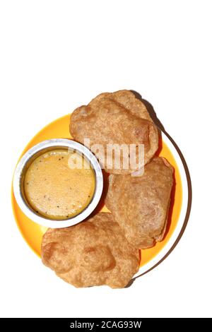 puri bhaji oder poori Masala, aloo sabzi, aloo Curry, frittieren Brot indisches Essen Stockfoto