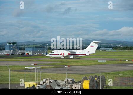 Glasgow, Schottland, Großbritannien. August 2020. Im Bild: Der britische Bundeskanzler Rishi Sunak ist in Glasgow, Schottland, gelandet. Sein Regierungspartei Luftverkehr (REG ZE701, BAE HS146 Flugzeugtyp) ist auf dem Asphalt am Flughafen Glasgow geparkt. Es wird erwartet, dass er mehrere Besuche bei Unternehmen in Renfrewshire macht und aus erster Hand die Auswirkungen der Sperre auf Unternehmen und Wirtschaft sieht. Quelle: Colin Fisher/Alamy Live News Stockfoto