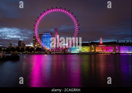 London Eye, beleuchtet bei Nacht, London Stockfoto