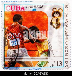 Briefmarke gedruckt in KUBA, gewidmet Olympischen Spielen in Moskau (1980) und zeigt Boxen, zwei Boxer im Ring Stockfoto