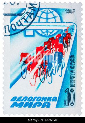Die in der UdSSR gedruckte Briefmarke wird von der Peace Race, Gruppe der Radrennfahrer, gezeigt Stockfoto