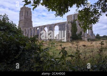 Schöne Aufnahme der Ruinen der Covehithe St. Andrew's Church In England Stockfoto