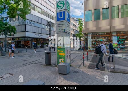 Calwer Straße, Einkaufsstraße im Stadtzentrum, Stuttgart, Baden-Württemberg, Süddeutschland Stockfoto