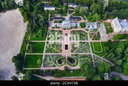 Helsinki, Finnland - 1. August 2020: Luftaufnahme des Botanischen Gartens Kaisaniemi. Stockfoto