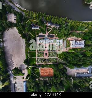 Helsinki, Finnland - 1. August 2020: Luftaufnahme des Botanischen Gartens Kaisaniemi Stockfoto