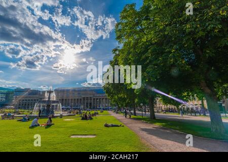 Schlossplatz oder Schlossplatz in der Innenstadt, Stuttgart, Bundesland Baden-Württemberg, Süddeutschland, Europa Stockfoto