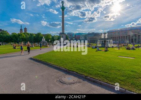 Schlossplatz oder Schlossplatz in der Innenstadt, Stuttgart, Bundesland Baden-Württemberg, Süddeutschland, Europa Stockfoto