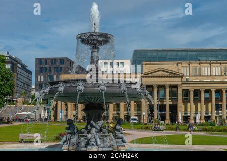 Schlossplatz oder Schlossplatz in der Innenstadt, Stuttgart, Bundesland Baden-Württemberg, Süddeutschland, Europa Stockfoto