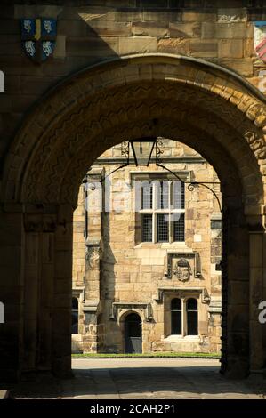 Eintritt zum Durham Castle in der Domstadt Durham, Grafschaft Durham, England. Stockfoto